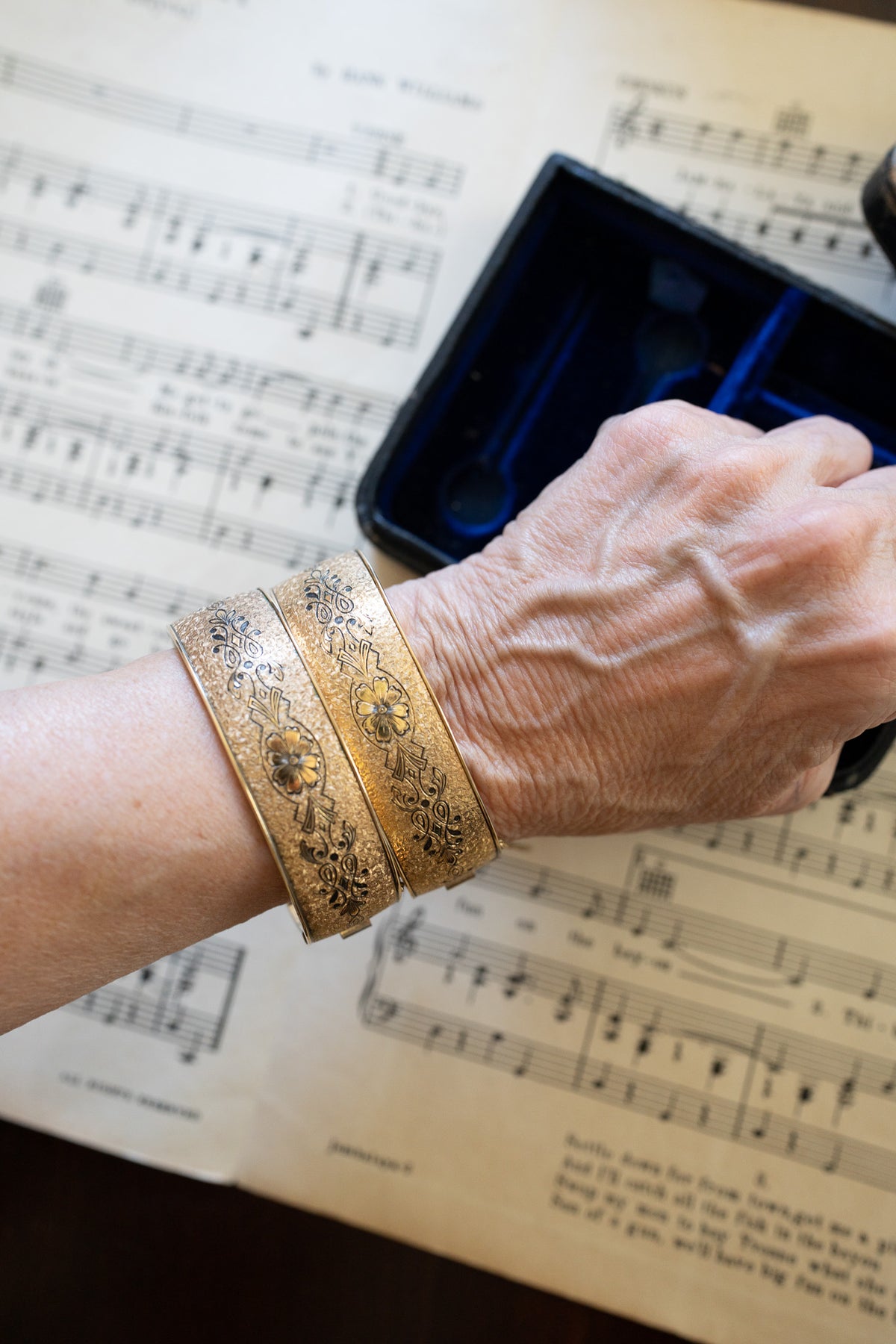 Taille D’Epargne Black Enamel Antique Gold-Filled Bracelet