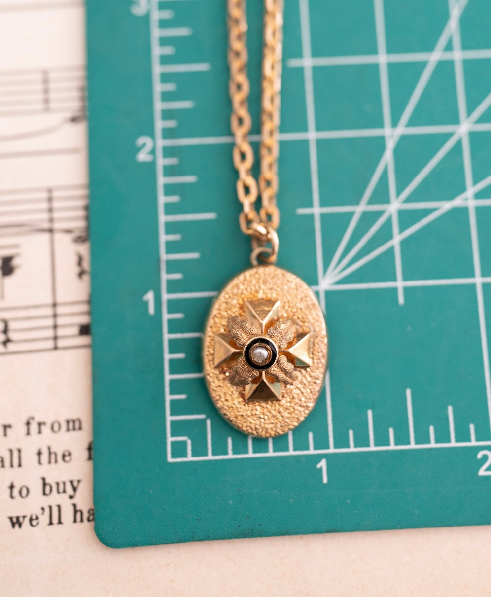 Oval Pearl Pendant