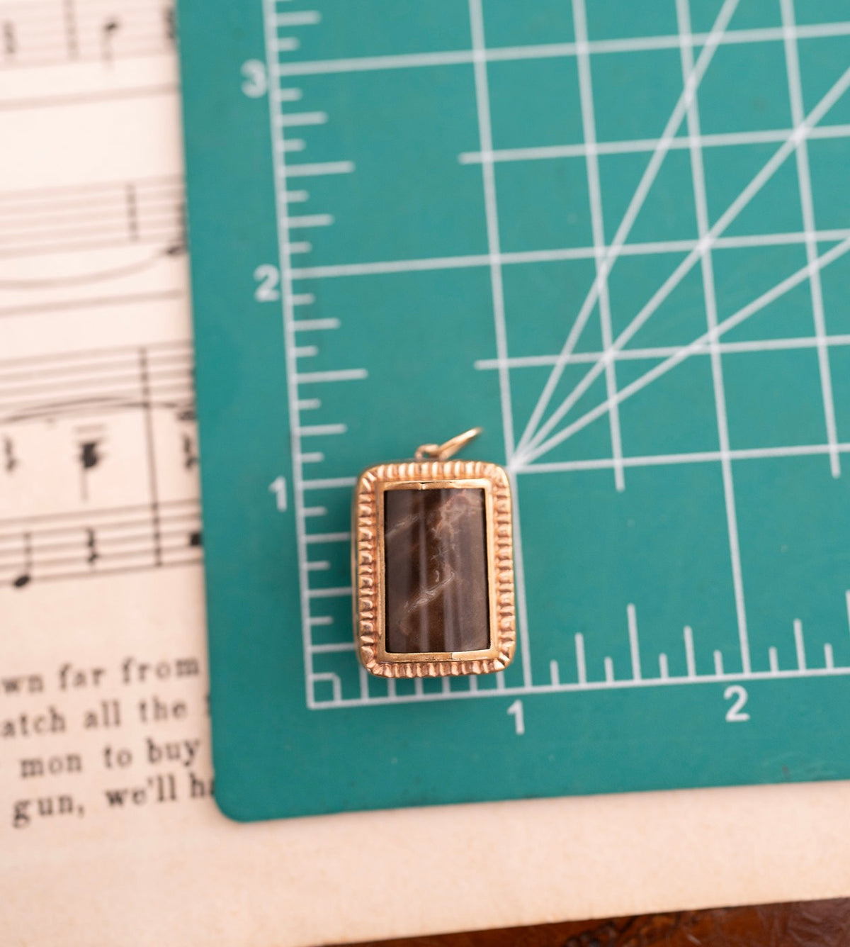 Two-Sided Gold-Fill Fob
